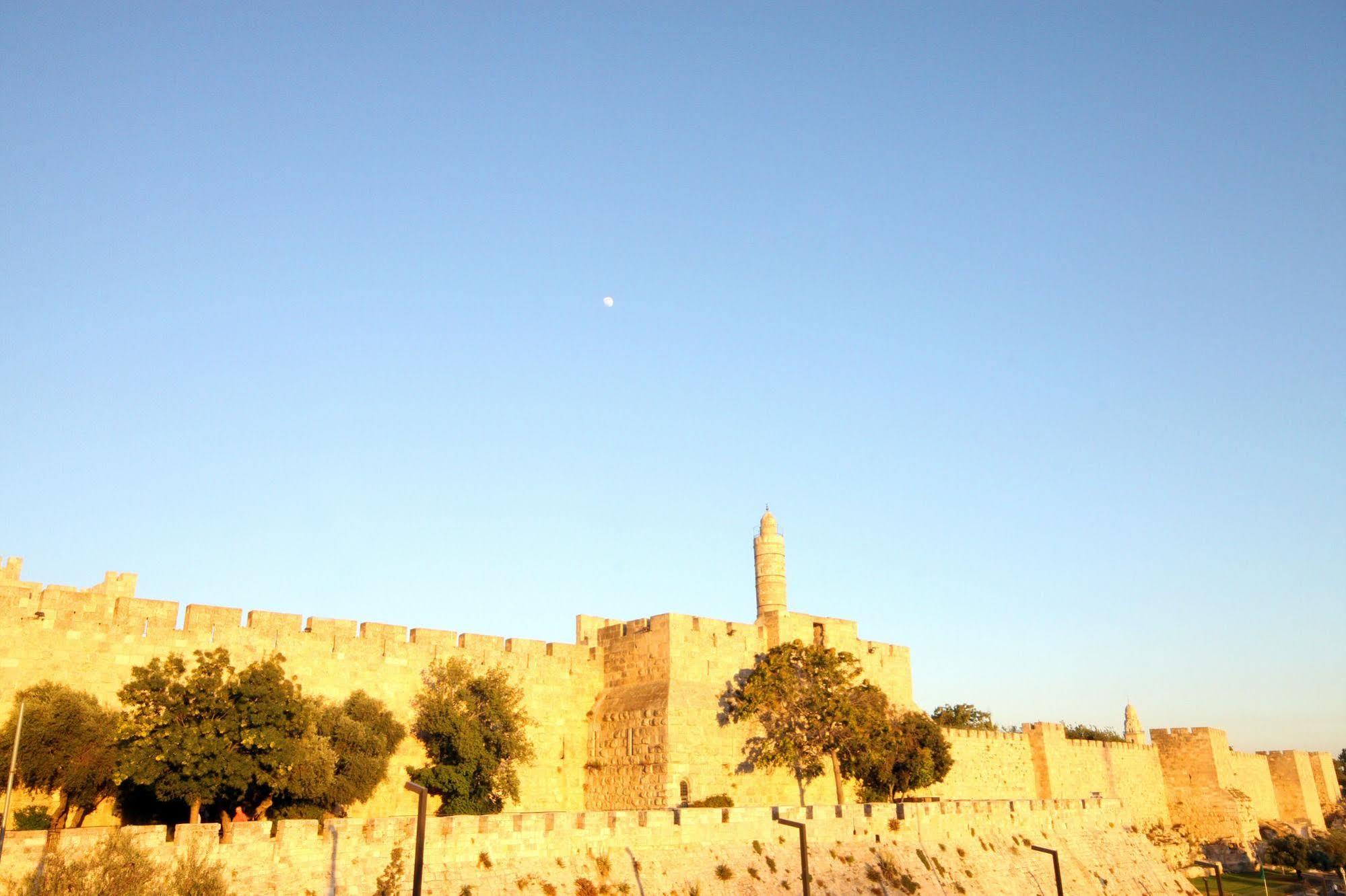 Hillel 11 Hotel 4*